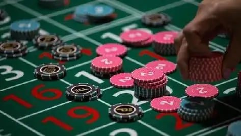 Area permainan casino langsung dengan dealer profesional